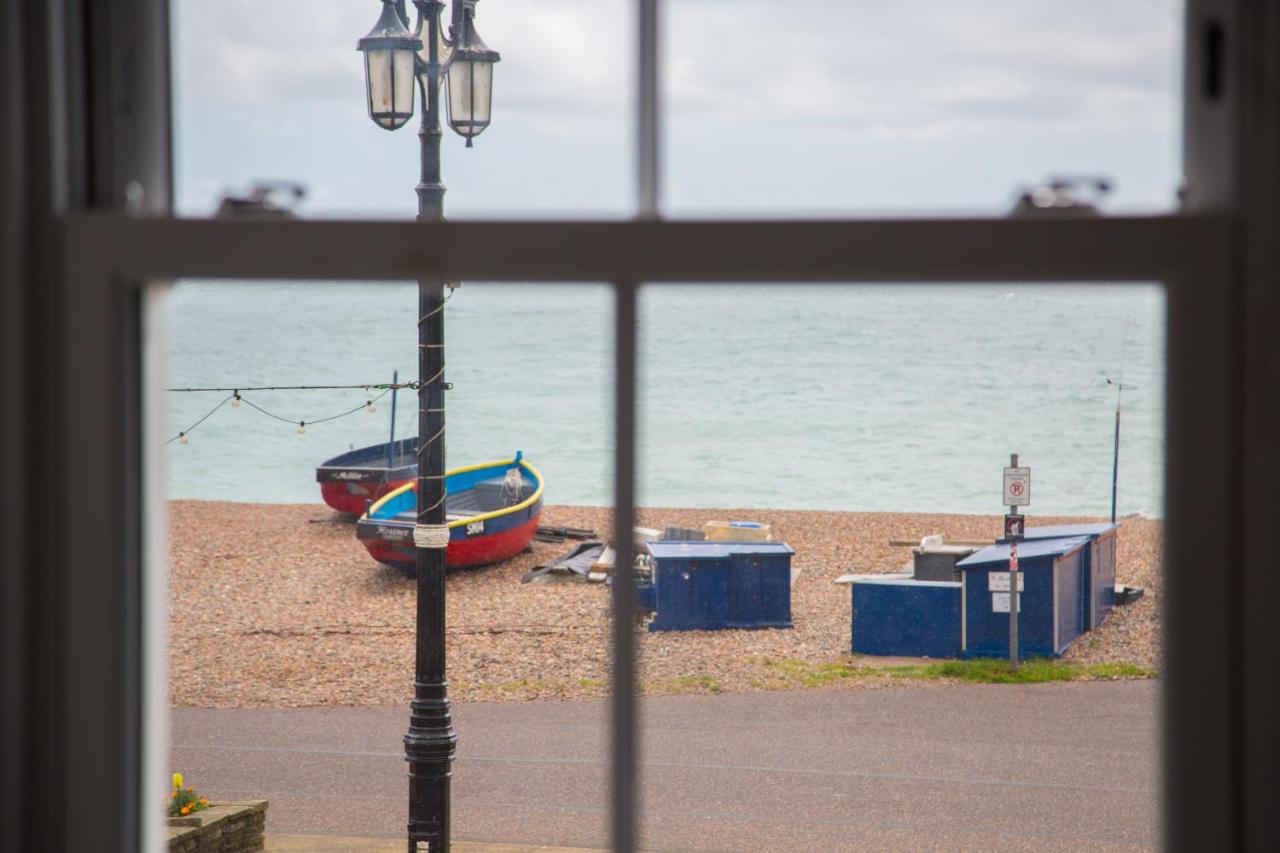 B&B Worthing - Lovely 3-Bedroom Apartment with Stunning Sea Views - Bed and Breakfast Worthing