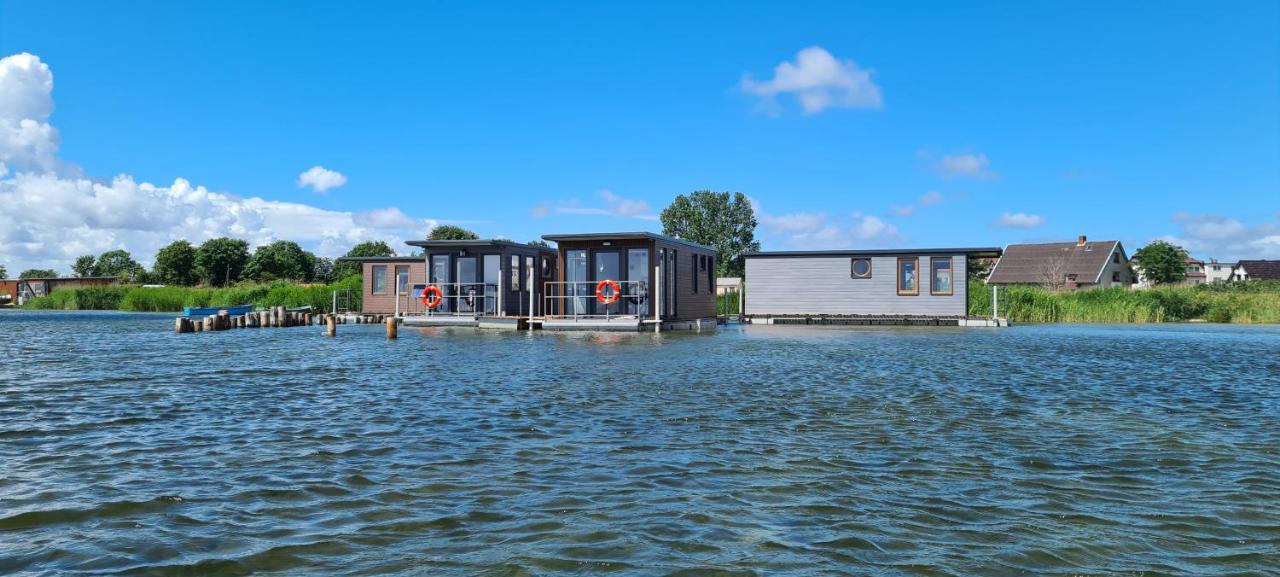 Domki na wodzie Jastarnia - Houseboat - B&B