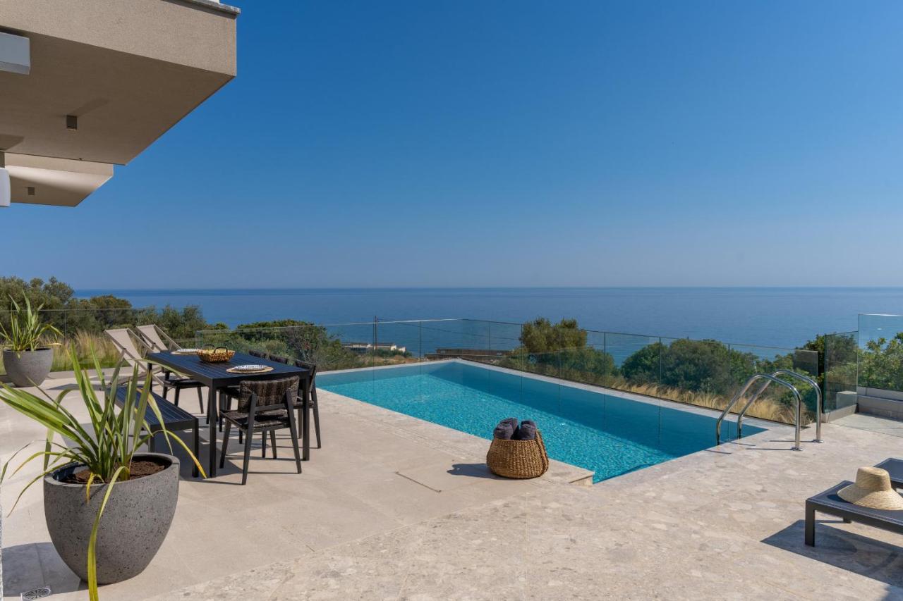 Villa Onyx - With Private Heated Pool - Chambres d’hôtes Atsipópoulo