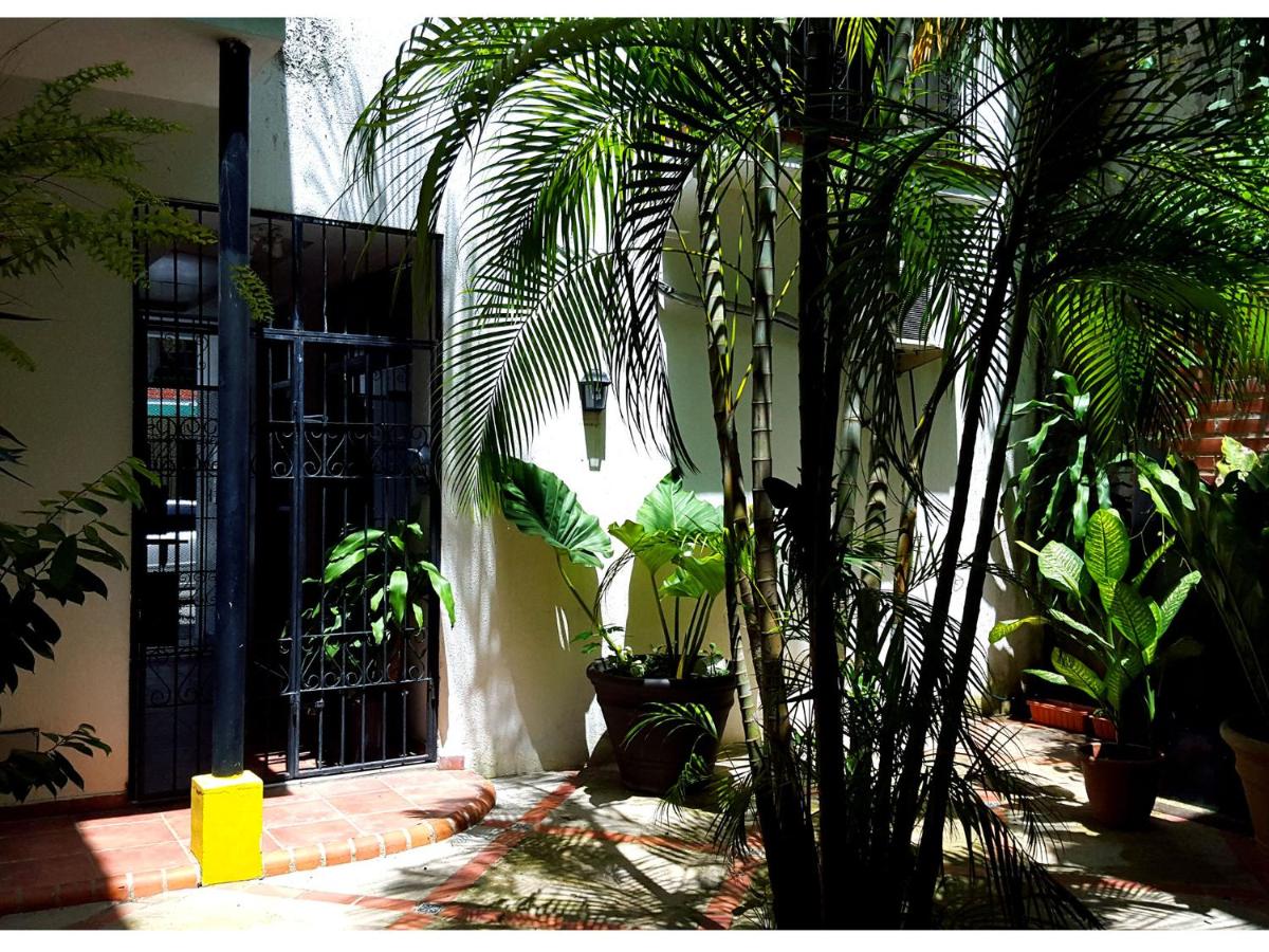 ZONA COLONIAL 2 habitaciones+wifi+balcon apartamento completo - B&B