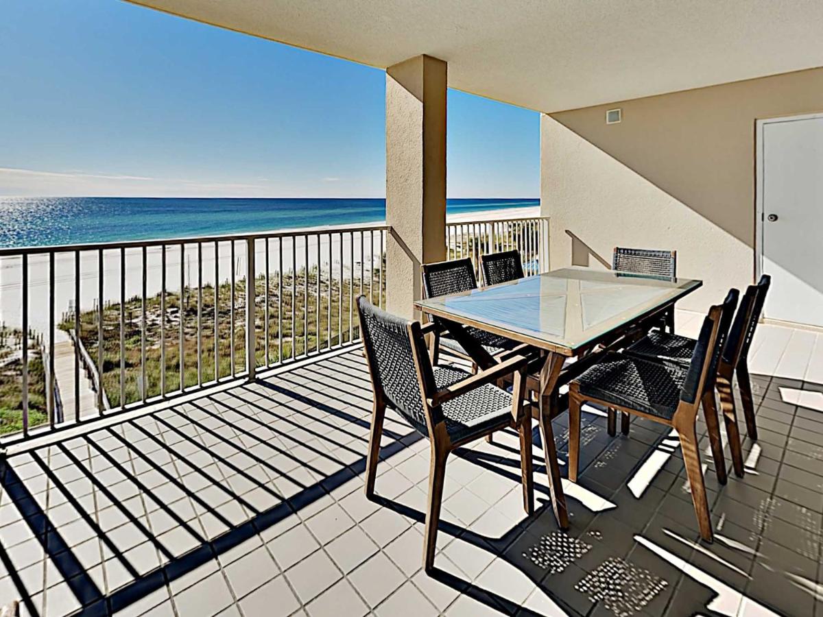 Three-Bedroom Apartment with Ocean View