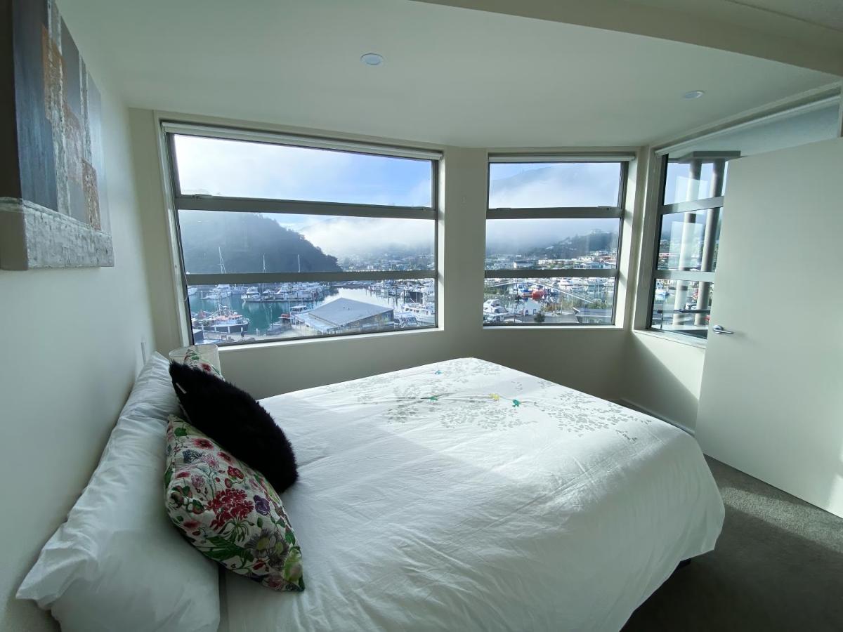 Oxleys 502 two bedroom waterfront apartment (sleeps 4)