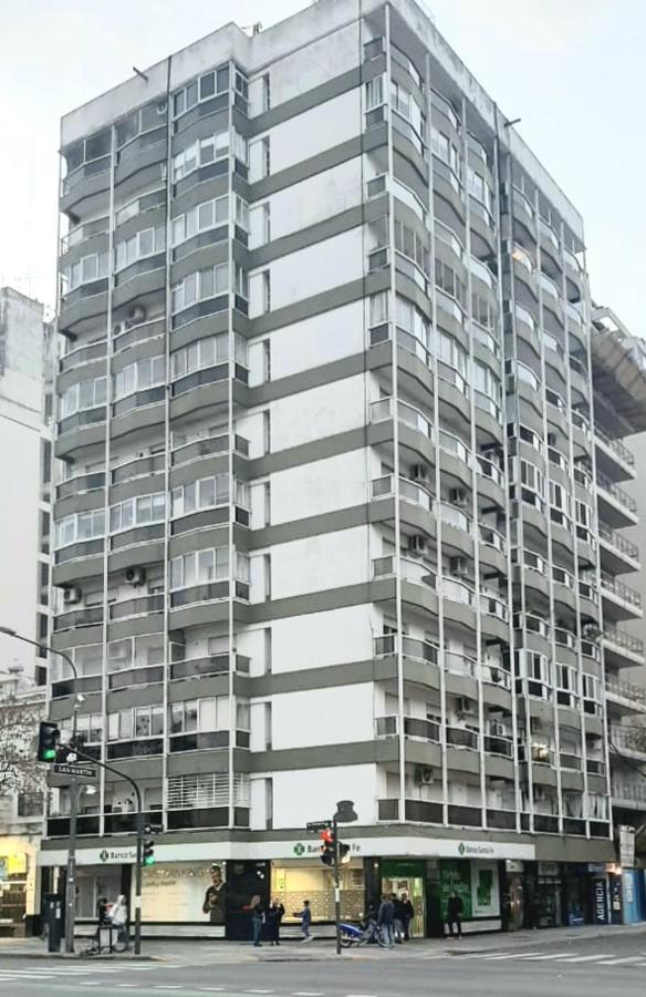 Departamento Categoría Av Pellegrini y San Martín, 2 dormitorios. - B&B