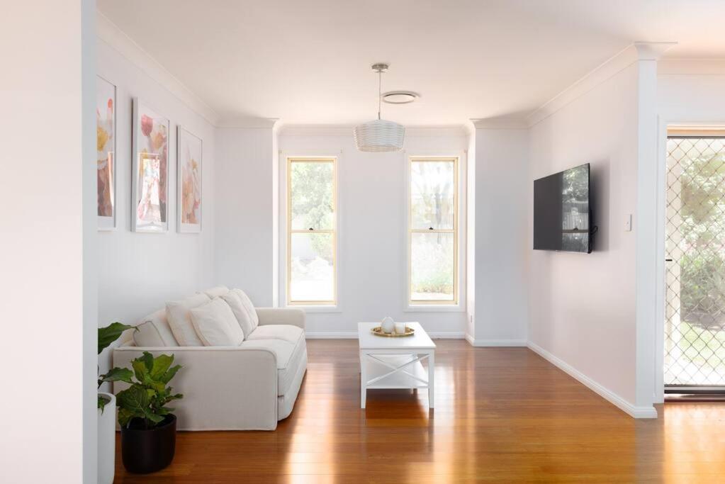 Adorable 1-bedroom Kuzman Guesthouse - B&B Mudgee