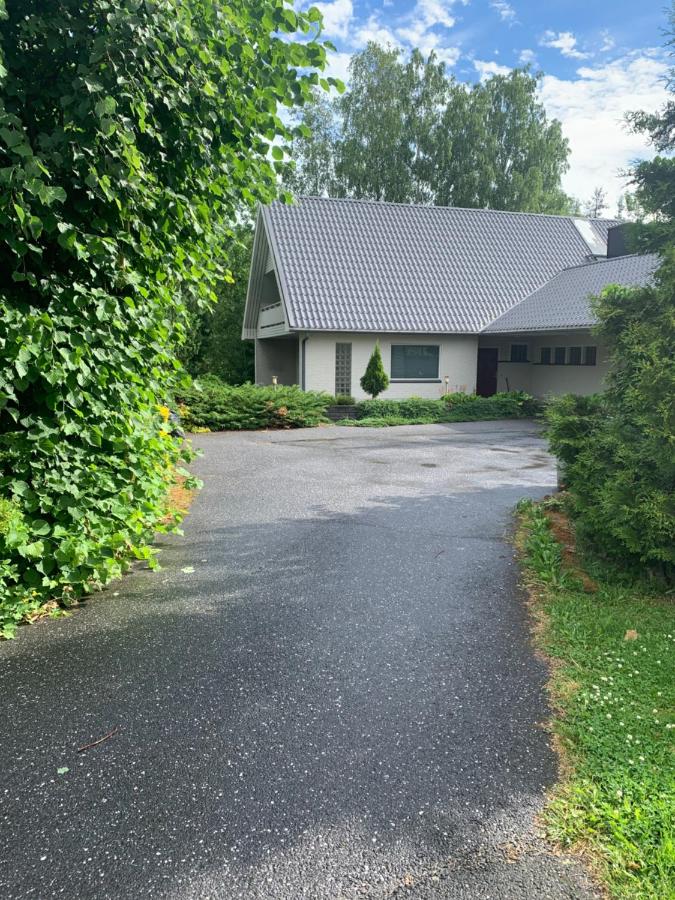 Villa Närhi 230 m2 upea talo rauhallisella alueella - Bed and Breakfast Seinäjoki
