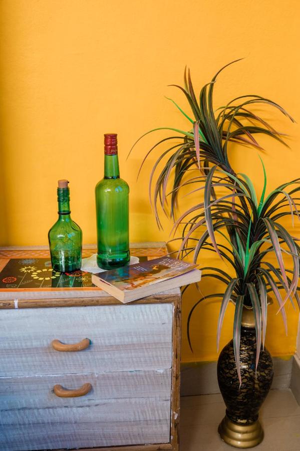 SUN 2BHK by Wabi Sabi Stays Steep Uphill walk 5 Mins - B&B Mussoorie