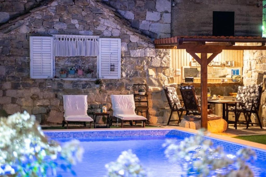 B&B Srinjine - Holiday House with heated pool - Bed and Breakfast Srinjine