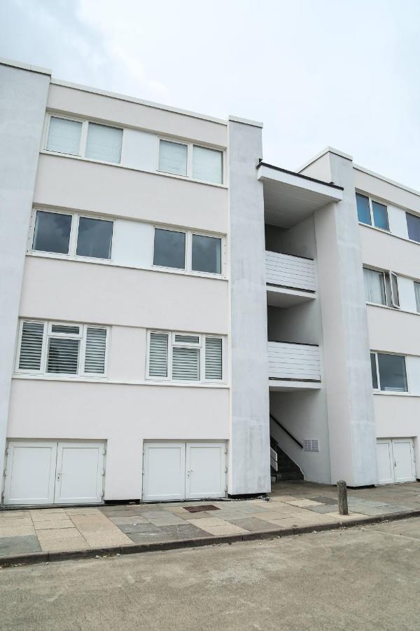Tides - Beach front apartment in Bracklesham Bay - B&B