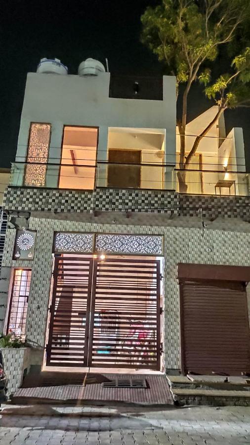 Ira Homestay Mathura - Divine Spiritual Stay - Chambres d’hôtes Mathura