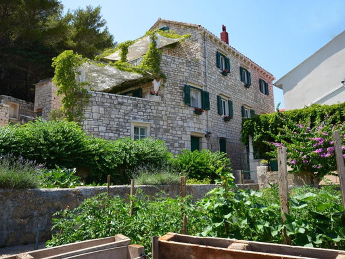 Villa Povlja - Ferienwohnung