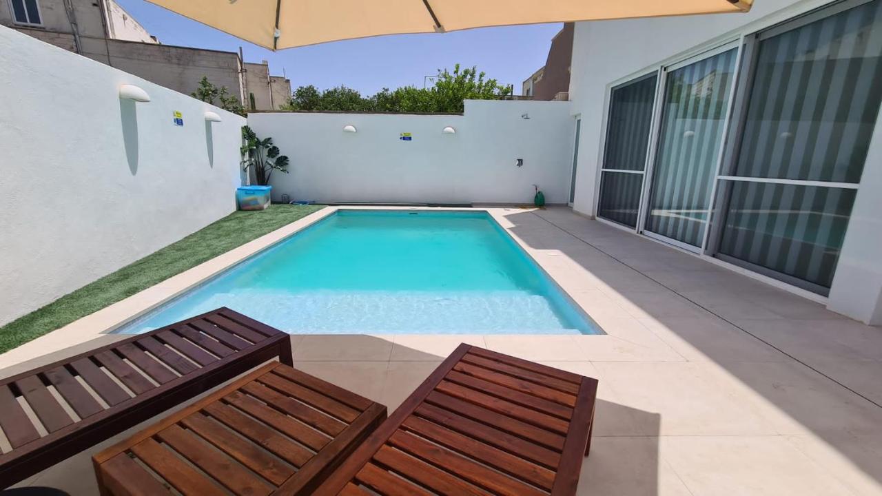 B&B San Ġwann - Modern and bright 3 bedroom villa with pool. - Bed and Breakfast San Ġwann