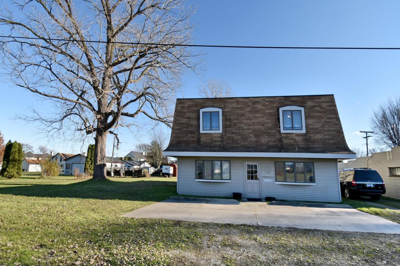 2 Bed, 1 Bath, Upper Level Unit - B&B