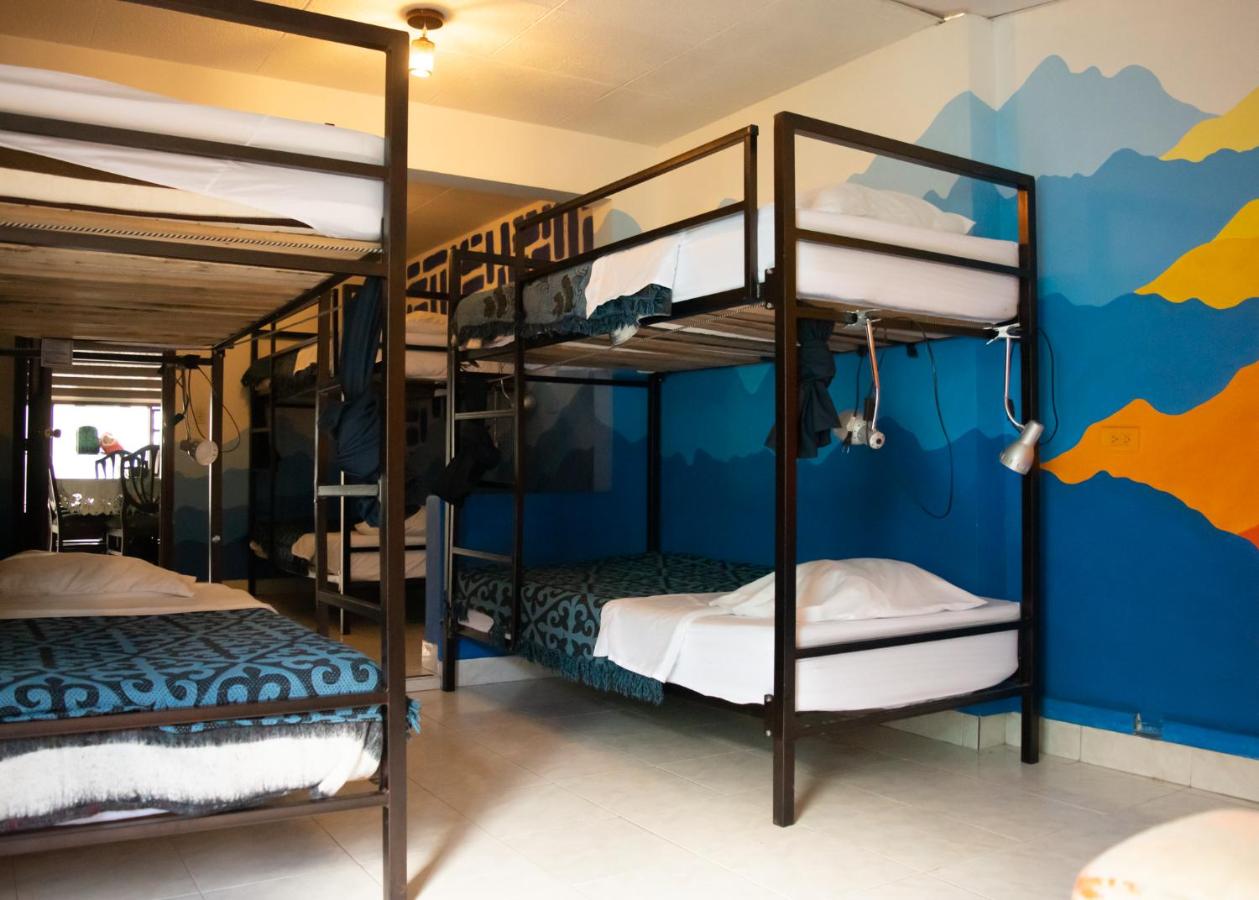 Cama Individual en dormitorio compartido de 6 camas