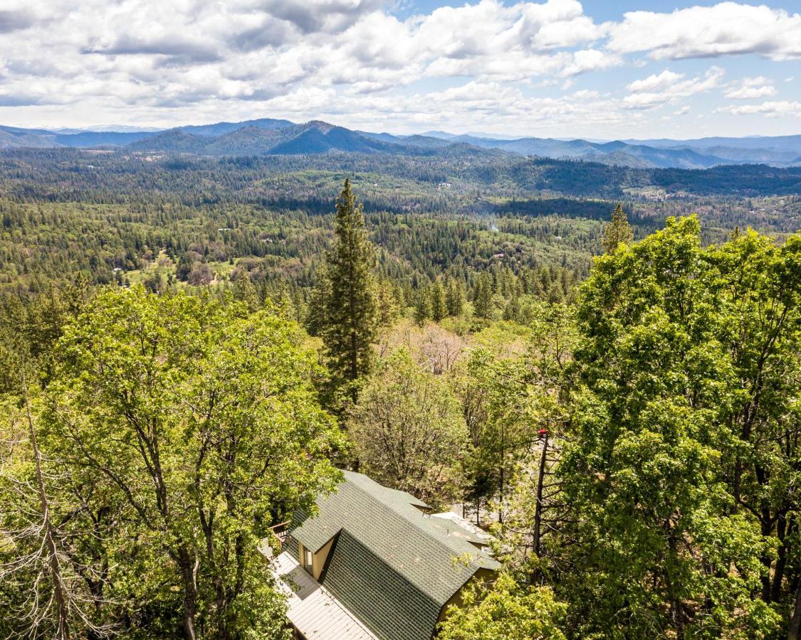 B&B Sonora - Eagle View Mountain Retreat with stunning views, hot tub, decks, 1 acre - Bed and Breakfast Sonora