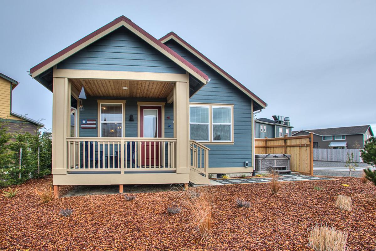 Sea Stars Stripes Beach Cottage - B&B