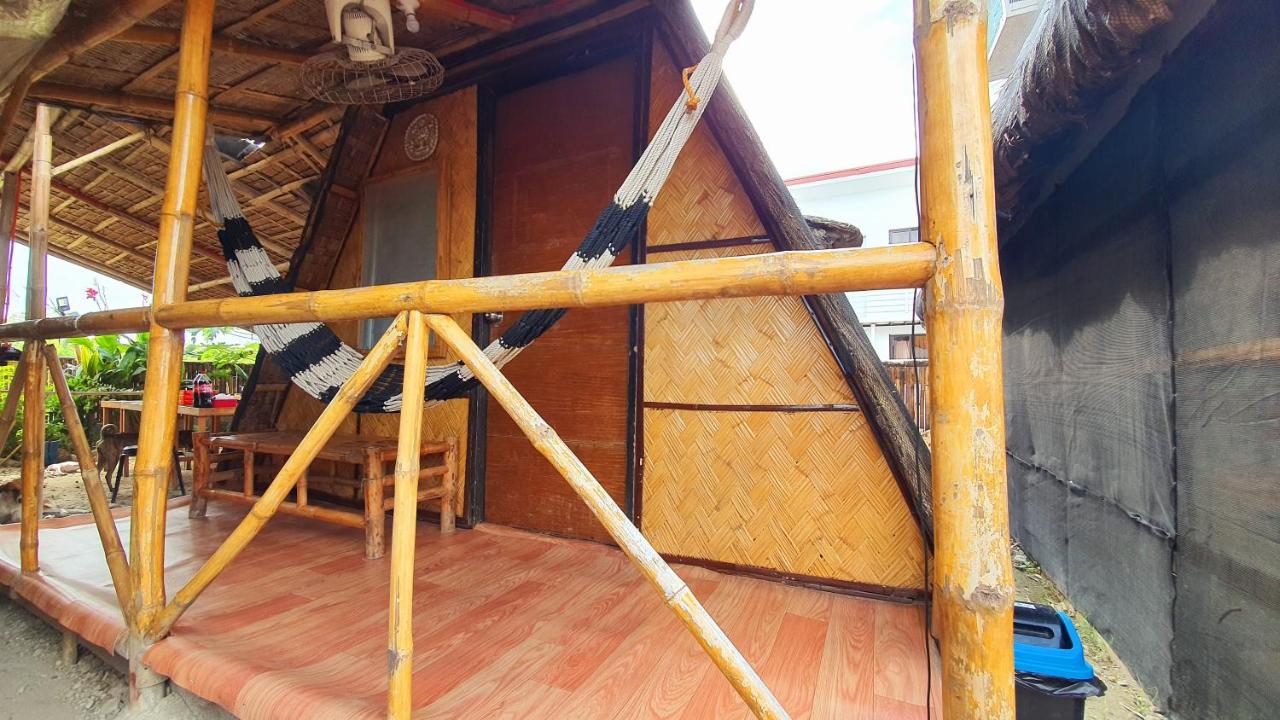 Calatagan's Bahay Kubo - with Beach Access - B&B Batangas