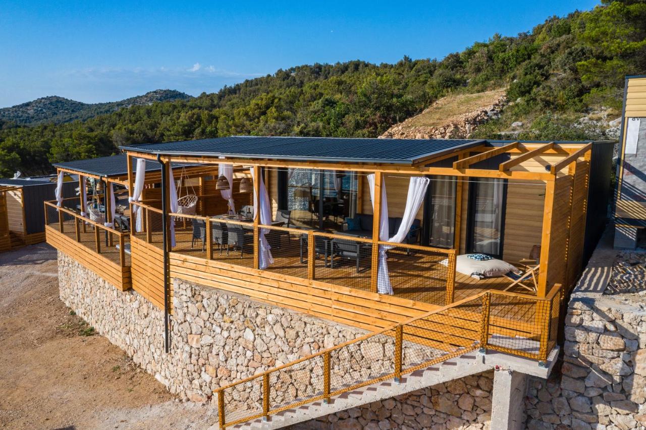 La Vie est Belle - Bed and Breakfast