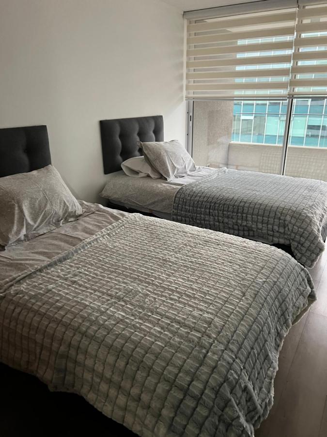 18 Metros , Costado Clinica las Condes ,hasta 5 personas - B&B