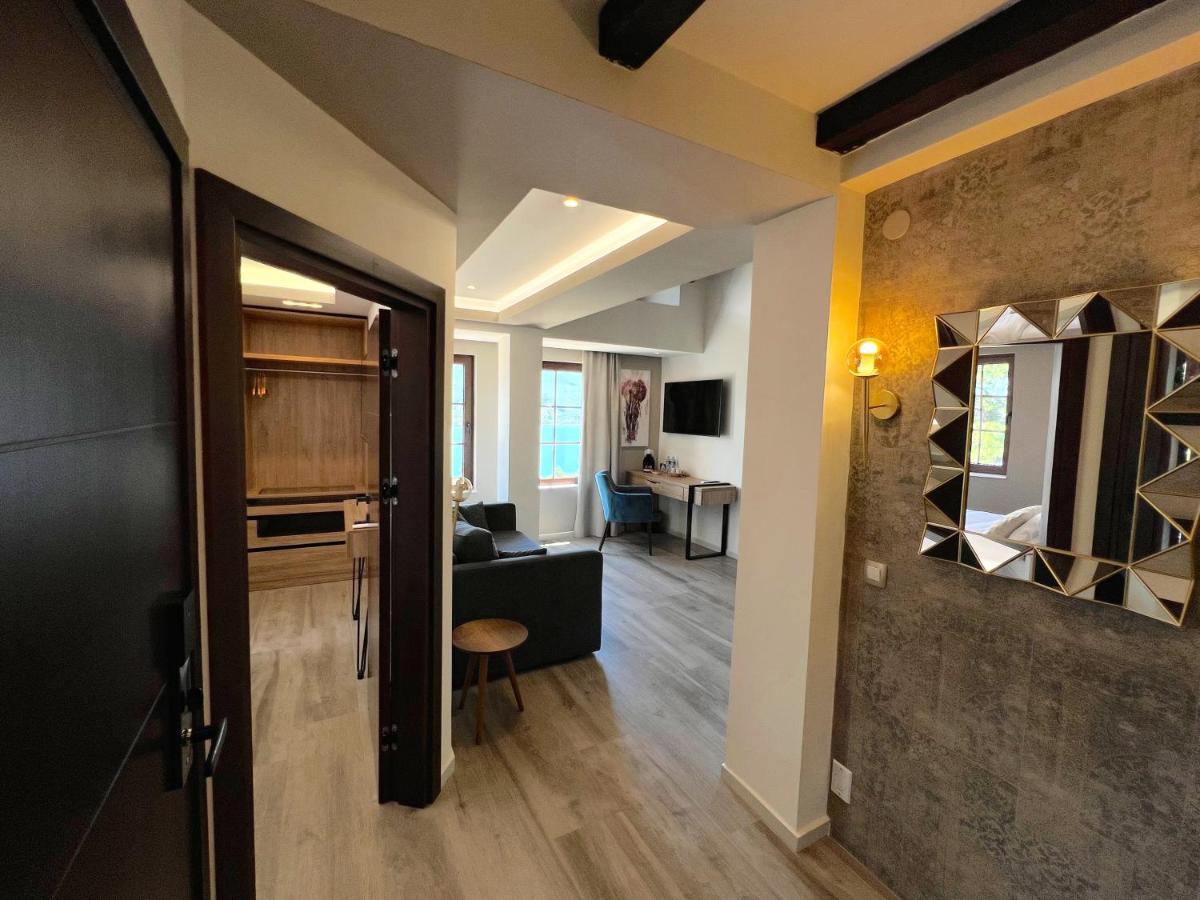 Apartment with Lake View