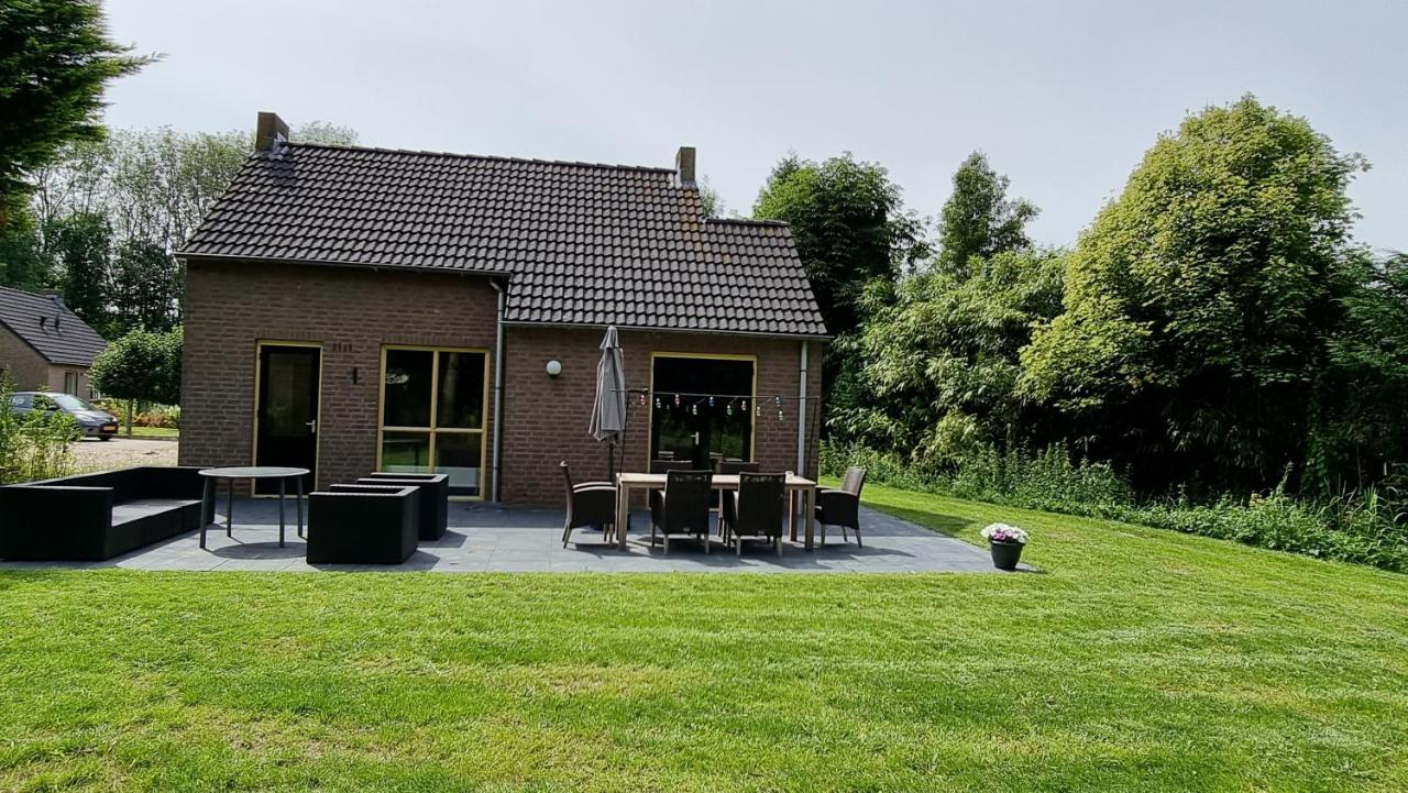 B&B Ewijk - Recreatiewoning Maas en Waal 72 - Bed and Breakfast Ewijk