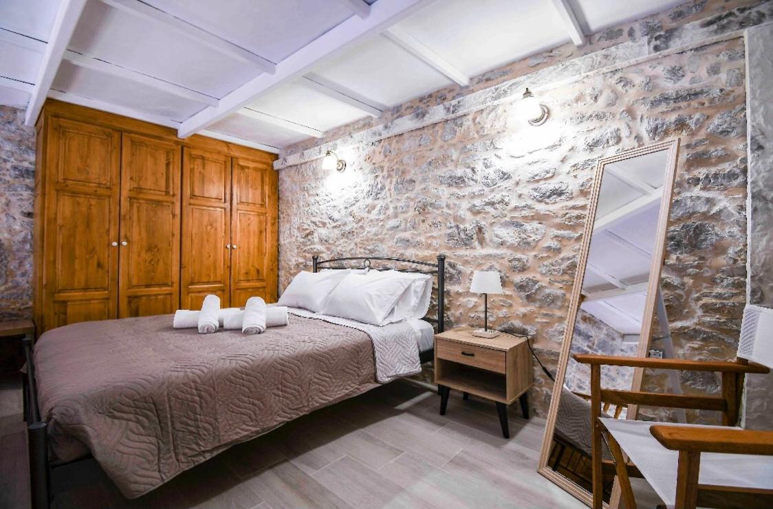 B&B Symi - Stone Living Stone apartment in Symi (Gialos) - Bed and Breakfast Symi