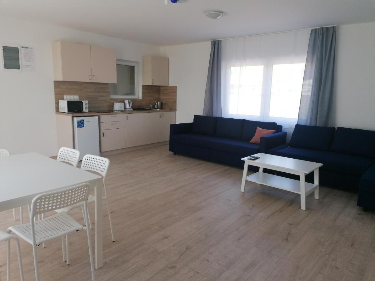 Sóstói Strand Apartmanház - B&B