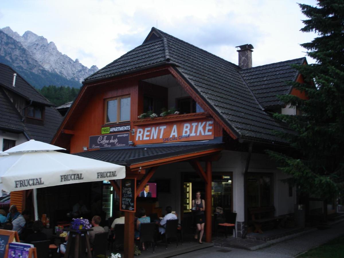 Apartment with Mountain View