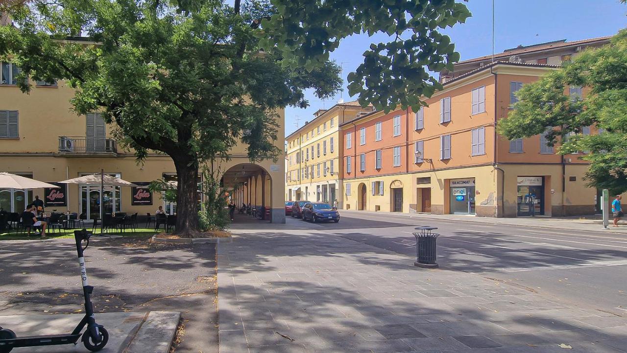 Alle Porte Del Centro - Guest House - Reggio Emilia - Ingresso Centro Storico - Parcheggio Gratuito - Chambres d'hôtes Reggio d'Émilie