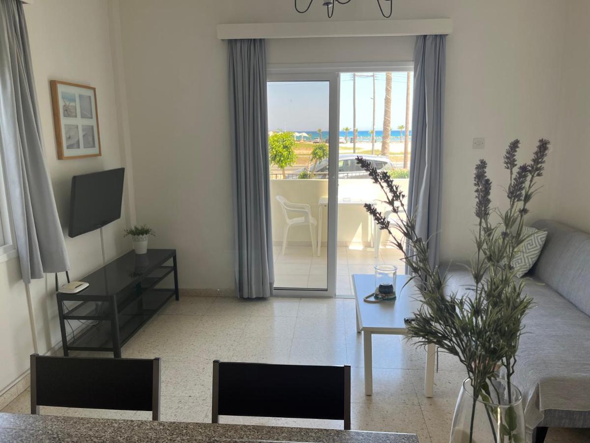 One-Bedroom Apartment with Sea View (Ground Floor)