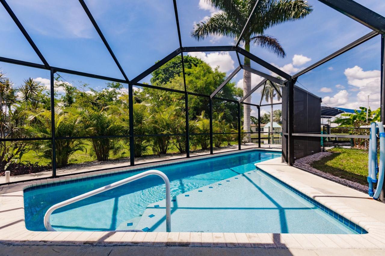 NEW! Dock Canal Family Home w/Pool & Gulf Access! - Chambres d'hôtes North Fort Myers