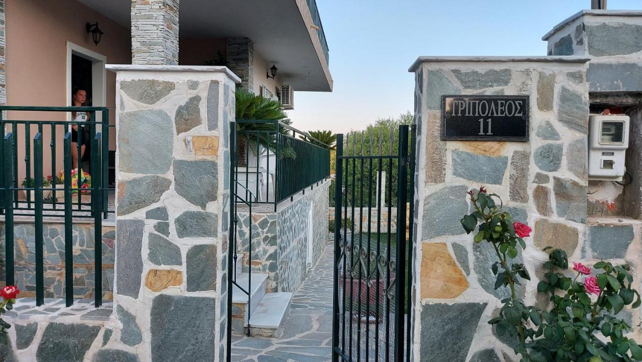 SHLEY House 1 - B&B Loutsa