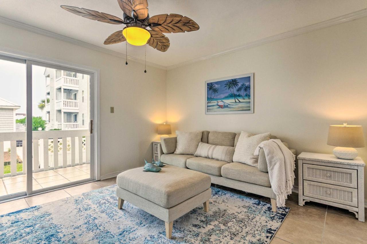 Fort Walton Beach Condo Walk to Local Beach! - B&B