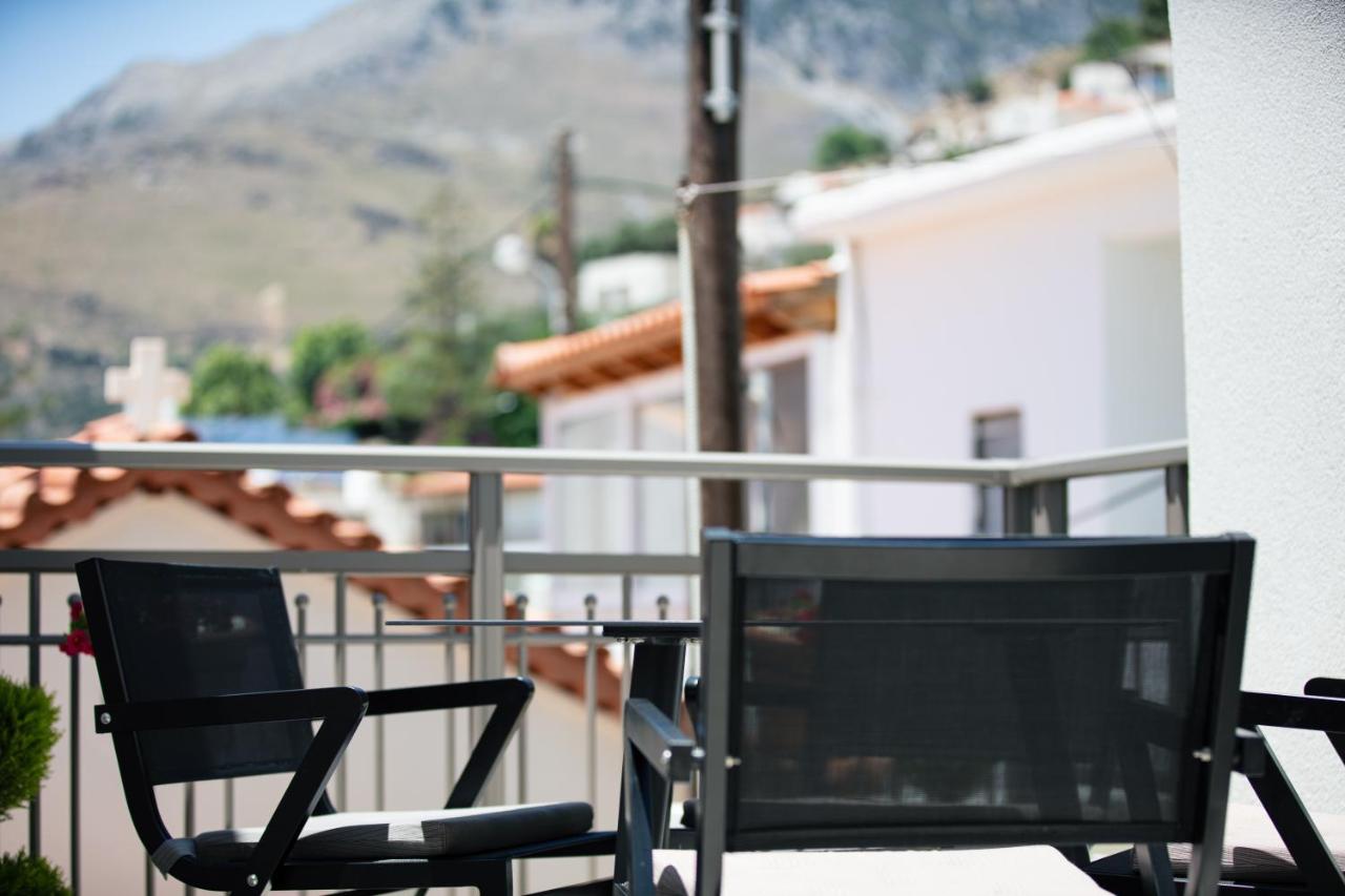 Petrino Two-Bedroom House in Mirthios - B&B