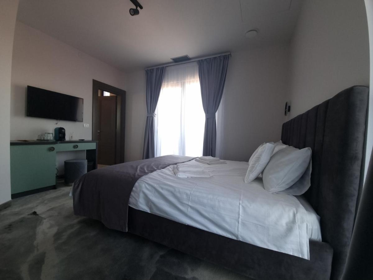 King Room with Mountain View