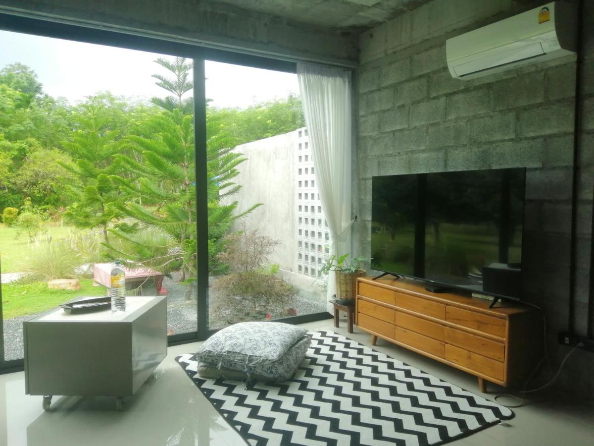 Family Room with Garden View