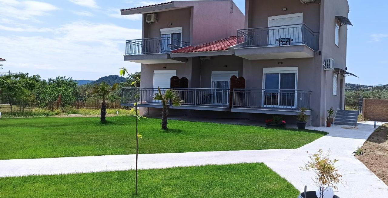 Deluxe One-Bedroom Apartment with Garden View