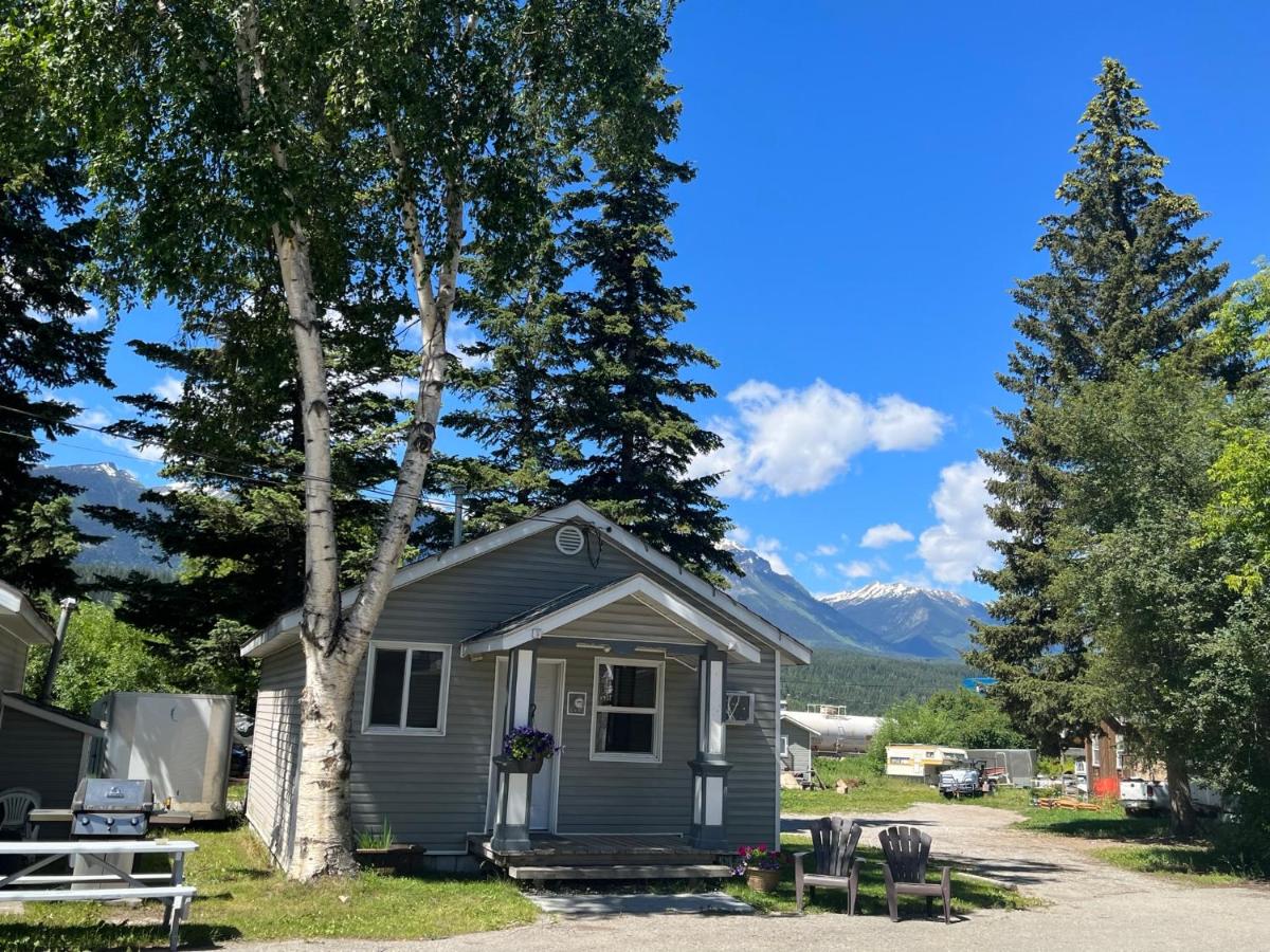 Two-Bedroom Cottage 6