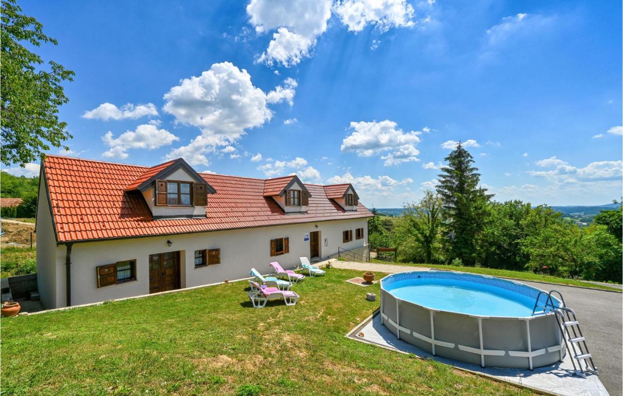 B&B Donje Makojišće - Awesome Home In Breznicki Hum With Wifi And 4 Bedrooms - Bed and Breakfast Donje Makojišće