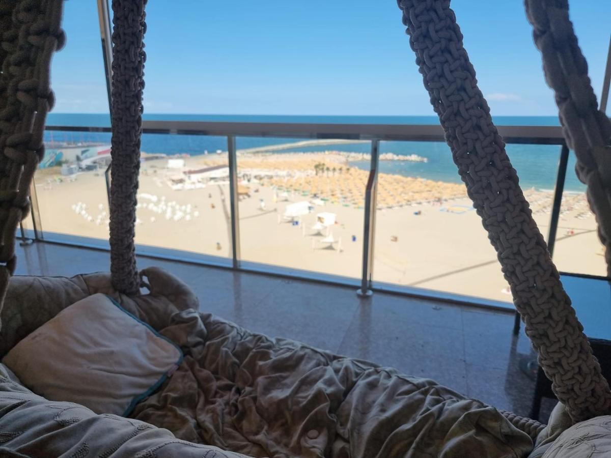 Blue Marina Sea View Apart - Bed and Breakfast Constanța