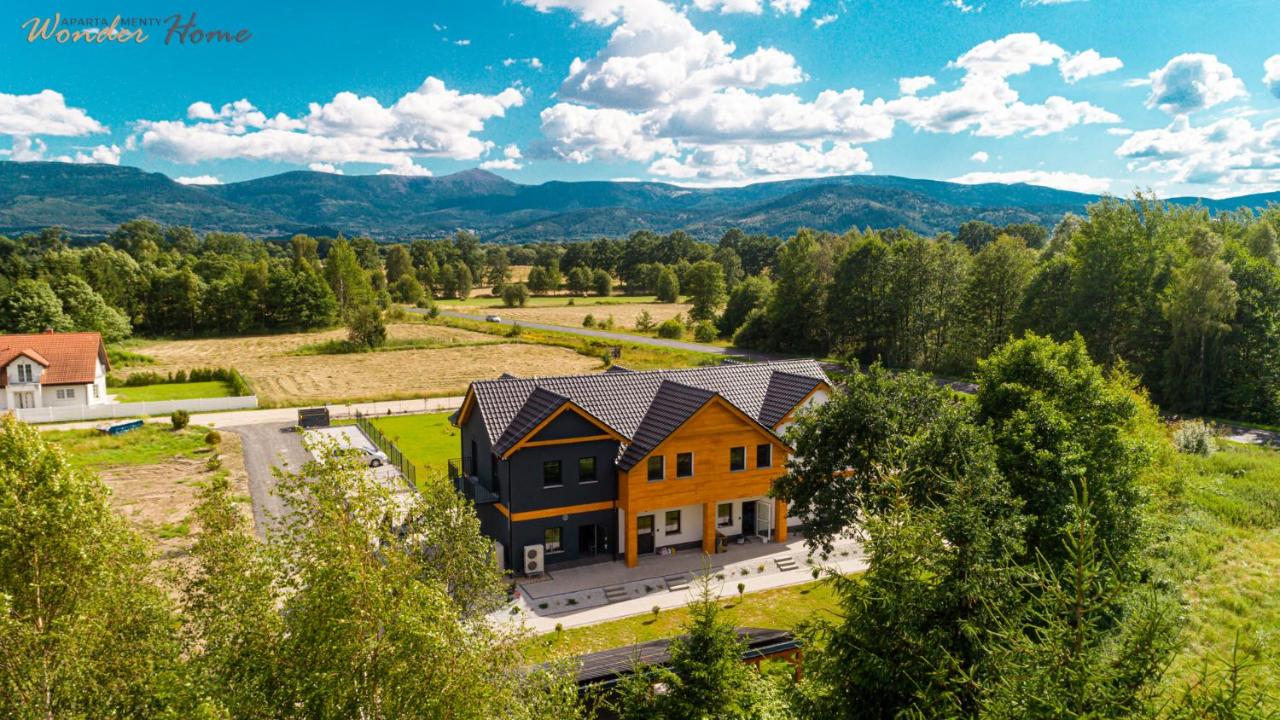 Wonder Home - Apartamenty Halo Karkonosze z ogrodem, sezonowym basenem, placem zabaw i widokiem na Śnieżkę - zlokalizowane blisko Karpacza - Chambres d'hôtes Mysłakowice