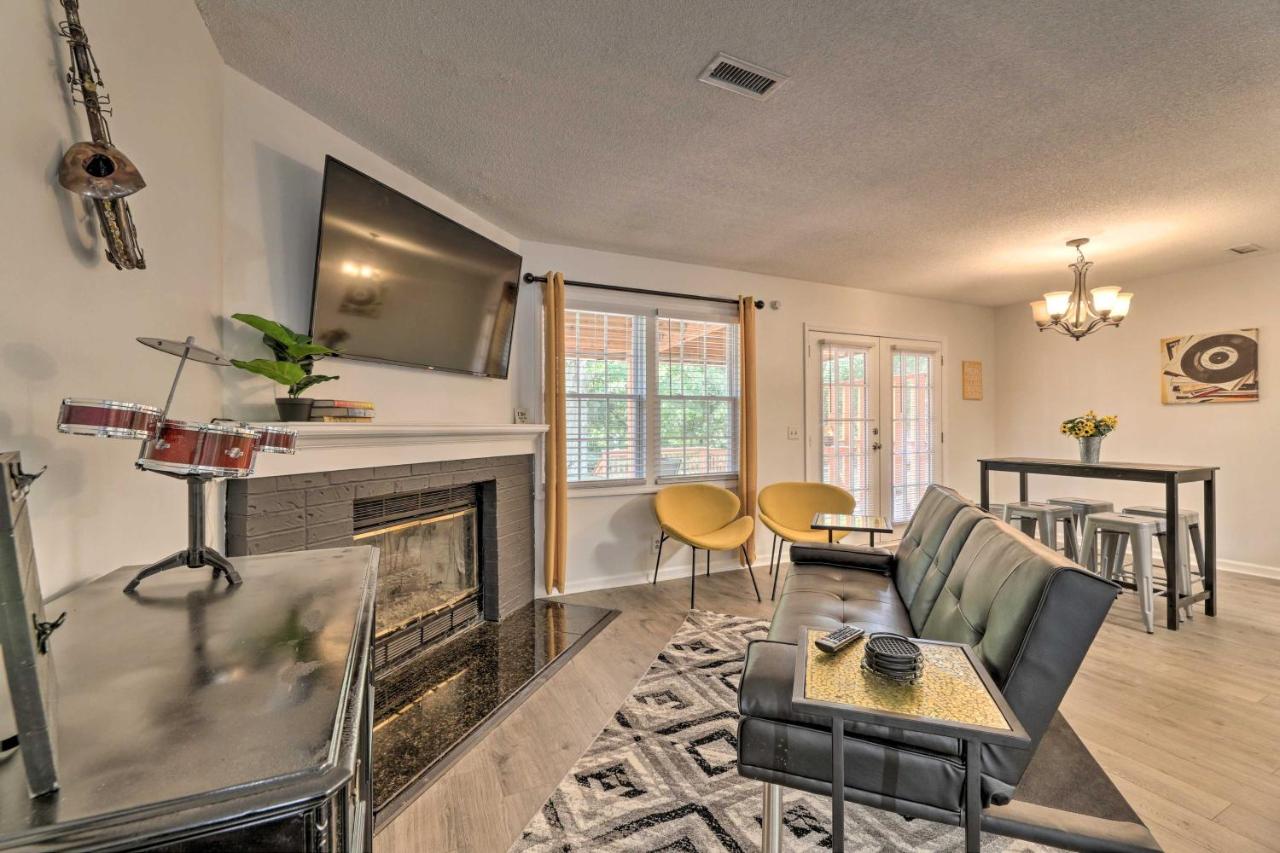 Modern Nashville Townhome Large Yard and Deck! - Bed and Breakfast