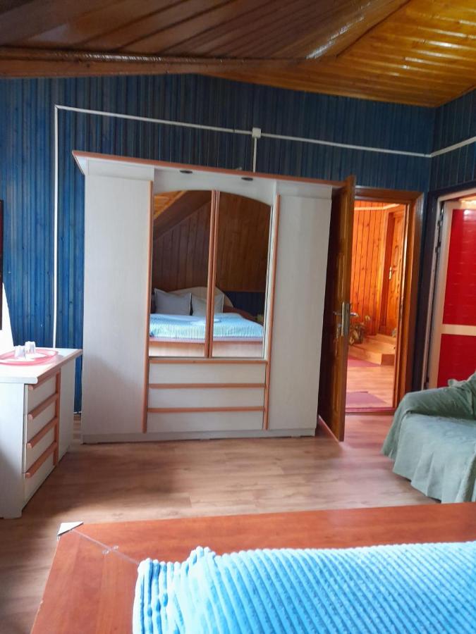 Deluxe Room (2 Adults + 1 Child)