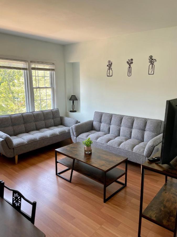 B&B Mamaroneck - The Village - Entire 2nd Floor apartment with parking - Bed and Breakfast Mamaroneck