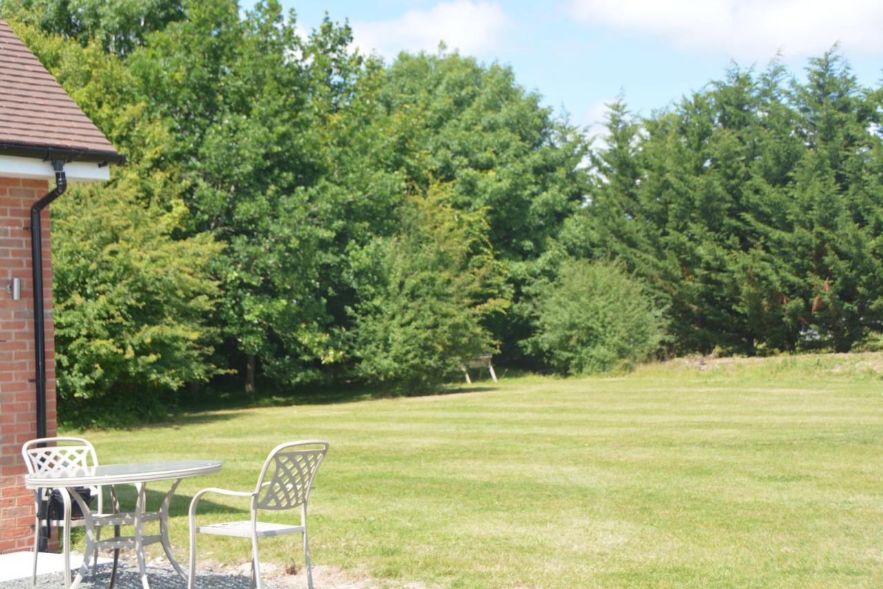 The Bunkhouse - 2 bedroom home with parking - Chambres d’hôtes