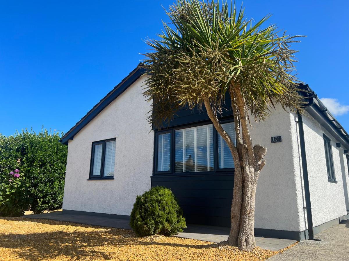 B&B Holyhead - Stylish Modern Home with Parking Enclosed Garden - Bed and Breakfast Holyhead