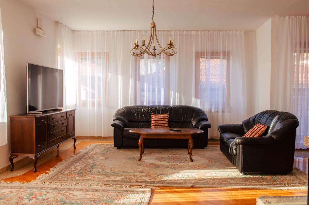 Apartment mit Balkon