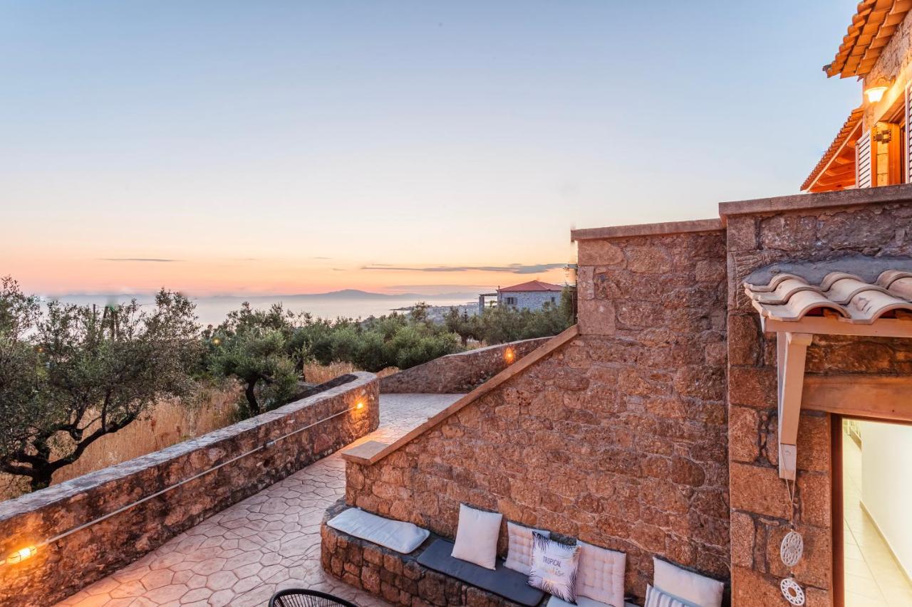 Mani Summer Escape - Spacious Home, Fully equipped - B&B
