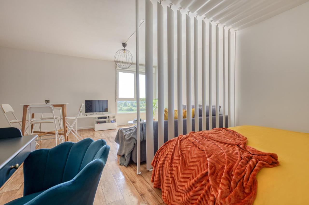 Grand studio Disney, queen size, coffee, WIFI - Bed and Breakfast Montévrain