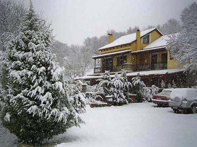 Mylonas Guesthouse - B&B Aráchova