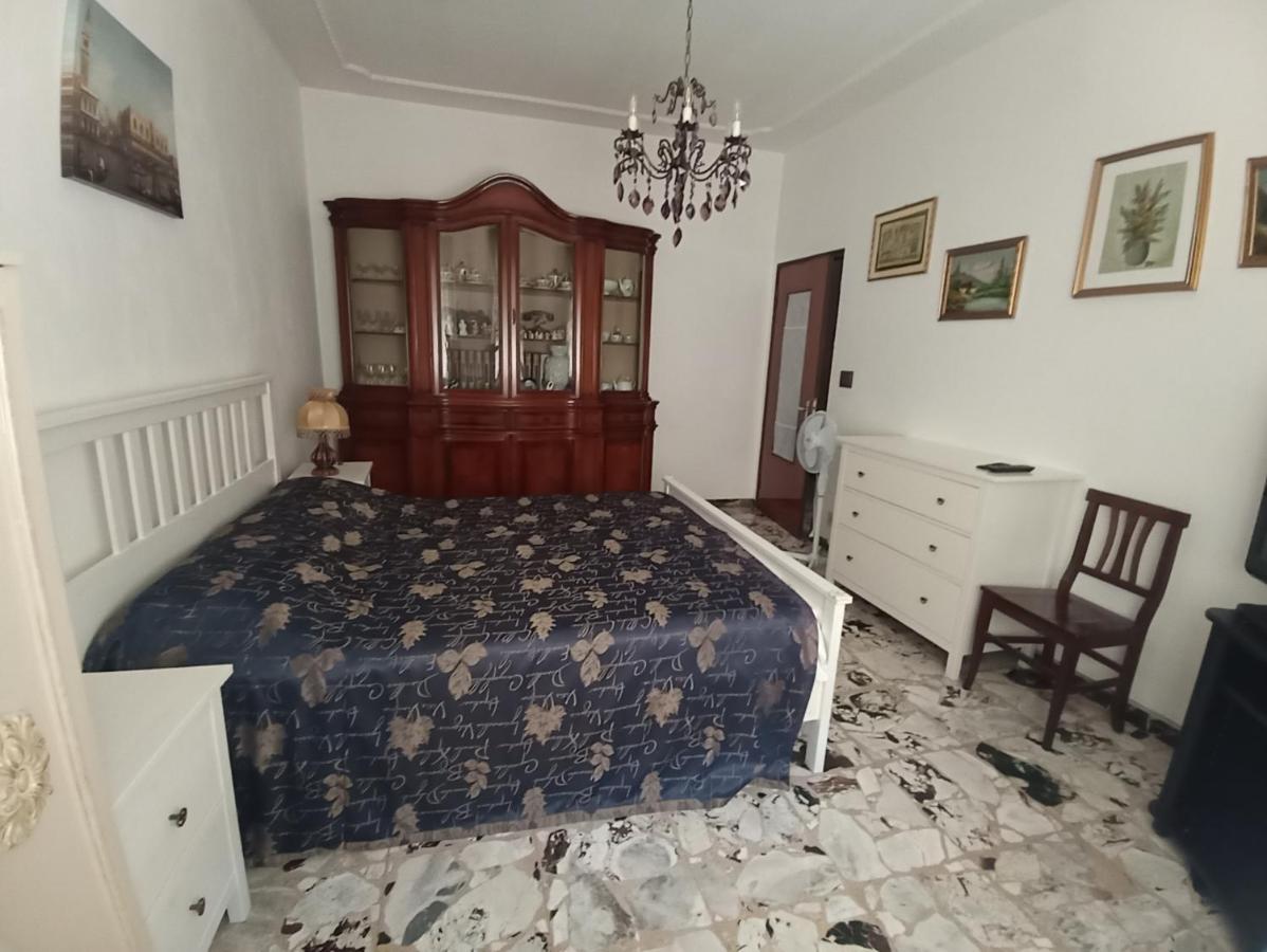 Tweepersoonskamer met Gedeelde Badkamer